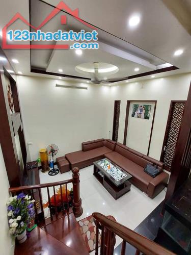 CỰC HIẾM NHÀ LINH ĐÀM - NGÕ RỘNG THÔNG – Ô TÔ 7 CHỔ QUA NHÀ.