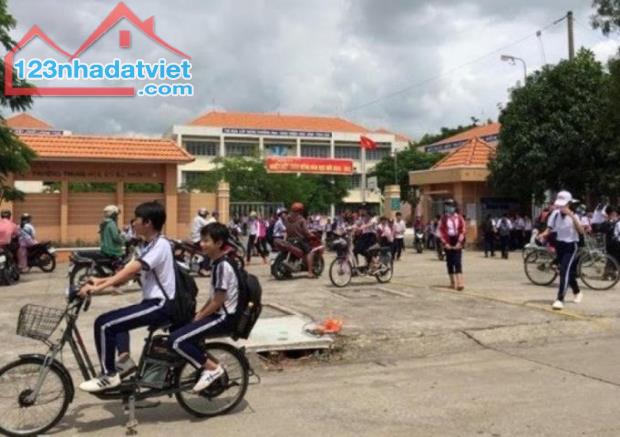 CẦN TIỀN MỞ LẠI XƯỞNG MAY Ở LONG AN TÔI CẦN BÁN GẤP LÔ ĐẤT 200M2 GẦN KHU ĐẠI NAM - 2