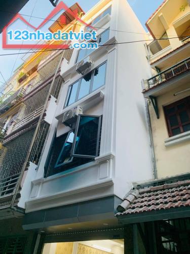 Bán nhà 5 tầng phố Lý Nam Đế, Dt 46m2 Mt 4,5m, giá 9,7 tỷ, Lh 0913895929