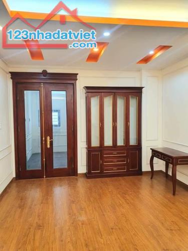 Bán nhà 5 tầng phố Lý Nam Đế, Dt 45m2, Mt 4m, giá 9 tỷ 500tr, Lh 0842851516 - 2