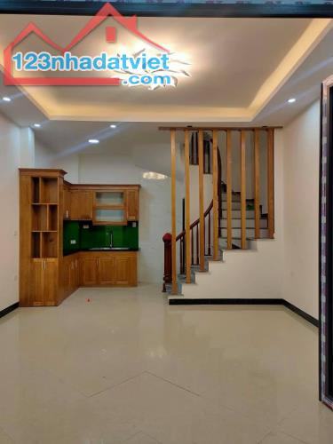 Bán nhà phố Thái Hà  Dt 35m2 x4 tầng Mt 3,6m, giá 5,2 tỷ Lh 0969653569