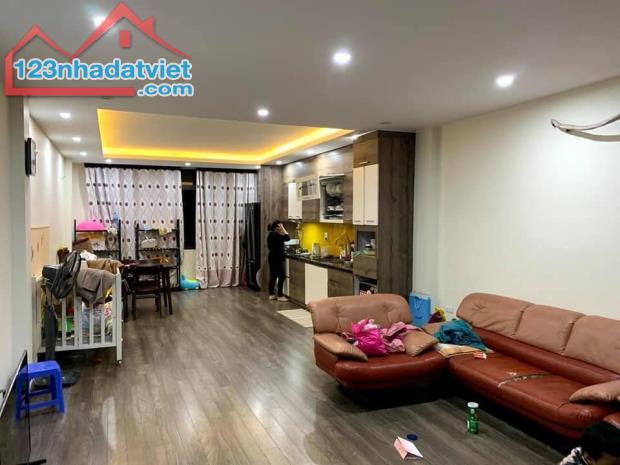 Bán Gấp nhà 5 tầng Đuòng Lê Duẩn, gần CV Thống Nhất, đầy đủ nội thất giá chỉ 4 tỷ 950tr