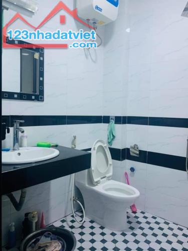 Bán Gấp nhà 5 tầng Đuòng Lê Duẩn, gần CV Thống Nhất, đầy đủ nội thất giá chỉ 4 tỷ 950tr - 2
