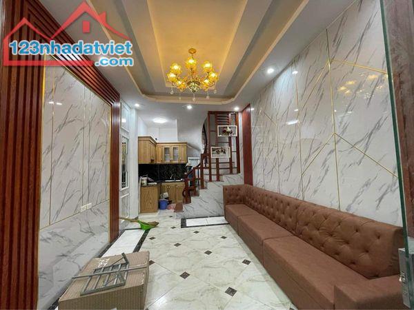 BÁN NHÀ LÔ GÓC NGUYỄN CHÍNH, HOÀNG MAI, 40M2, 4 TẦNG, 2 TỶ HƠN