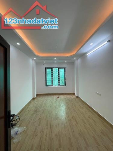 BÁN NHÀ LÔ GÓC NGUYỄN CHÍNH, HOÀNG MAI, 40M2, 4 TẦNG, 2 TỶ HƠN - 1