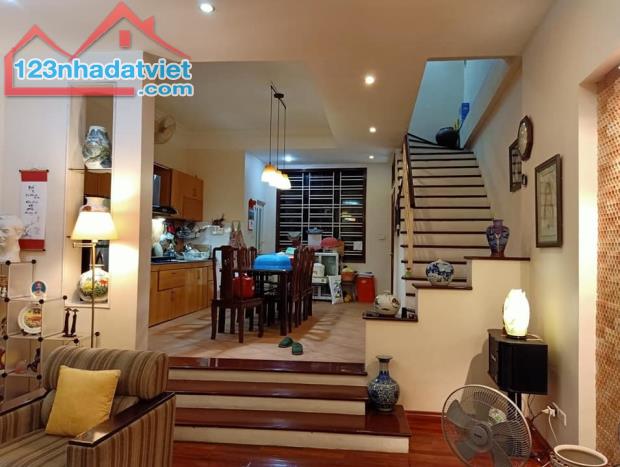 Bán nhà phố Bà Triệu, quận Hà Đông, Kinh doanh đỉnh, 115m2, 5 tầng nhỉnh 12 tỷ.