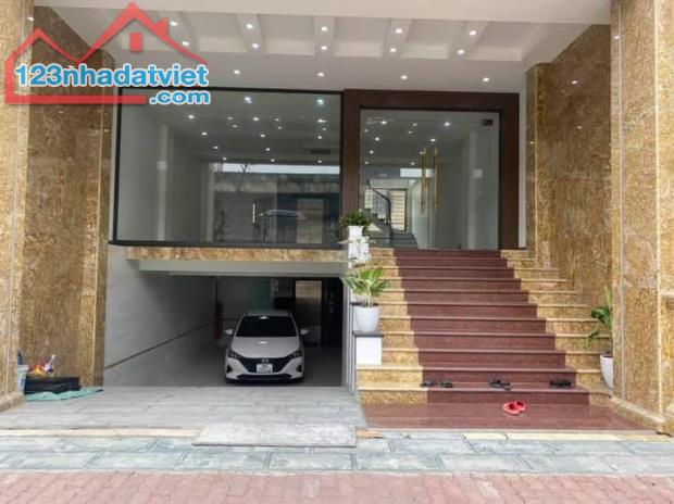 Mặt Phố Giải Phóng, Đối Diện Bệnh Viện Bạch Mai 110m2, 9 Tầng, MT 6.6m, Chỉ 50 Tỷ.