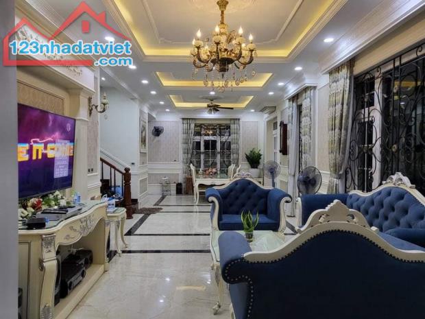 Bán Nhà Đẹp Phố Huế, Hai Bà Trưng, Phân Lô, Ôtô 60m2, 5T, Thang Máy Giá 17 tỷ