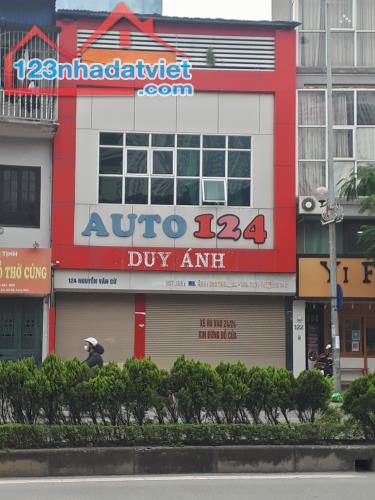 Mặt phố Nguyễn Văn Cừ, Vỉa hè đá bóng, DT170m², MT8m, Hàng Hiếm.
