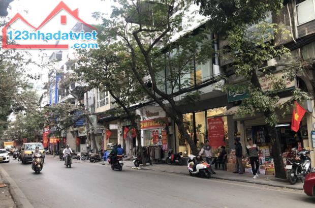 Bán nhà đất mặt phố Hàng Gà, Hoàn Kiếm, 110m2, Mặt tiền 6m, gần ngã tư Hàng Mã, Giá 58 tỷ