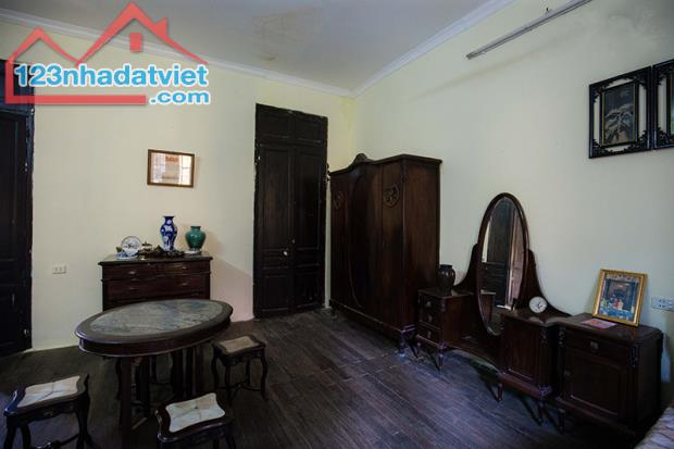 Bán nhà đất mặt phố Hàng Gà, Hoàn Kiếm, 110m2, Mặt tiền 6m, gần ngã tư Hàng Mã, Giá 58 tỷ - 3