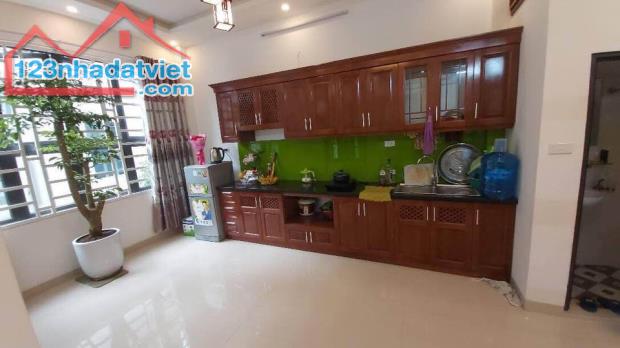Bán nhà phân lô Ô tô vào nhà phố Hoàng Ngọc Phách, 45m x5 tầng giá 9,5 tỷ, Lh 0842851516 - 4