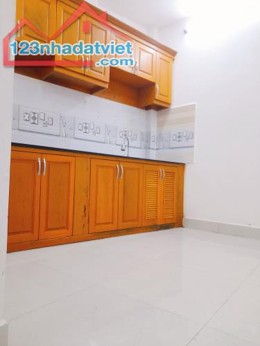 Gấp bán Phan Đăng Lưu,60m2, Phú Nhuận 64m2,5 lầu, HXH, chỉ 5,95 tỷ, còn TL.