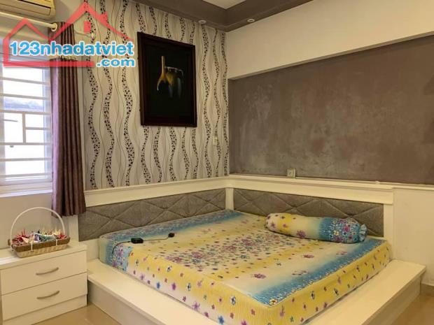 Bán nhà 2 mặt tiền Lạc Long Quân Quận 11 giá chỉ 6.8 tỉ thương lượng