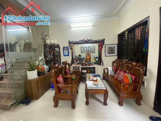 Phố Vip Thanh Xuân, oto diện tích rộng giá rất mềm 64 m2 chỉ có 6.8 tỉ.