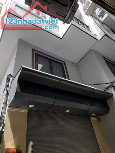 Bán nhà phố Đại la 302 m2, mặt tiền 10m, ô tô vào nhà, giá nhỉnh 80 tỷ,phố kinh doanh.