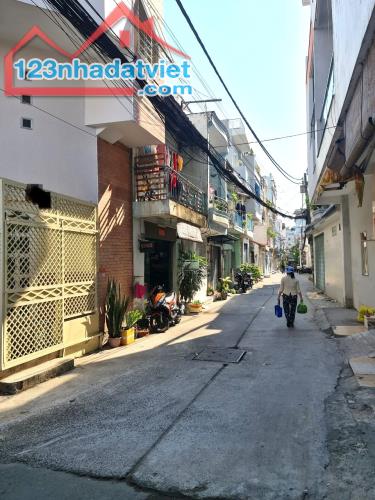 Bán nhà 2 mặt tiền 4 tầng Quận 11 giá sập sàn 6.55 tỉ