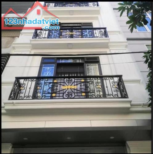 Bán gấp nhà Phạm Ngọc Thạch 32m2, 5 tầng, ô tô đỗ cửa, Giá 4 tỷ Lh 0984289172
