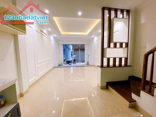 Bán gấp nhà Phạm Ngọc Thạch 32m2, 5 tầng, ô tô đỗ cửa, Giá 4 tỷ Lh 0984289172 - 2