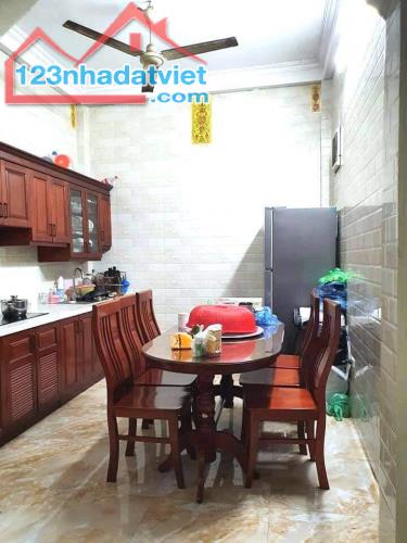 NHÀ XÂY MỚI HIỆN ĐẠI - 10M RA PHỐ - SỔ ĐỎ ĐẸP.30 M,5 Tâng, Mặt Tiền 3.8M, giá 2.45 tỷ - 1