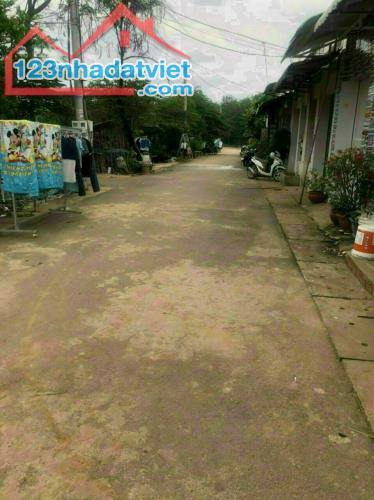 KẸT TIỀN VỢ CHỒNG BÁN GẤP LÔ ĐẤT 205M2 (10X20.5M) SÁT QUỐC LỘ 13, TIỆN KINH DOANH BUÔN BÁN - 1