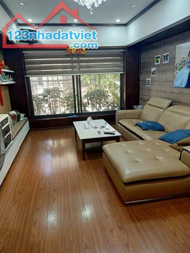 Dương Quảng Hàm - Cầu Giấy 5 Tầng 68m2 Gara ôtô, Ngõ thông kinh doanh, Nhà mới 12,8 Tỷ