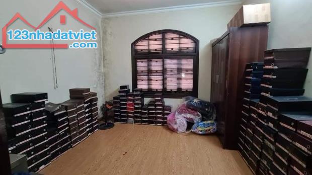 Hạ chào còn 14 tỷ. MẶT PHỐ NGUYỄN VĂN CỪ 46M, 5 TẦNG, MT 4M, 14 tỷ  - VỈA HÈ RỘNG - KINH D - 3