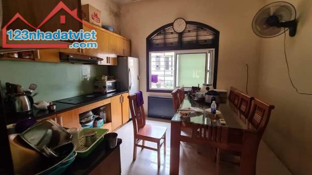 Hạ chào còn 14 tỷ. MẶT PHỐ NGUYỄN VĂN CỪ 46M, 5 TẦNG, MT 4M, 14 tỷ  - VỈA HÈ RỘNG - KINH D - 5