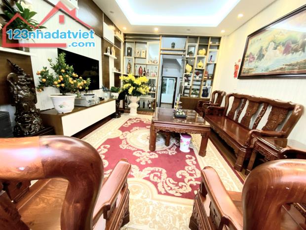 Nhà Phố Cát Linh, 75 m2, ô tô đỗ cửa, kinh doanh được các mặt hàng.