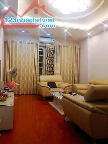 Nhà Phân Lô Liễu Giai 45m2x5 Tầng, MT 5m, Ô Tô Tránh, Gara Ô Tô, Chỉ 9.5 Tỷ. 0971813682.