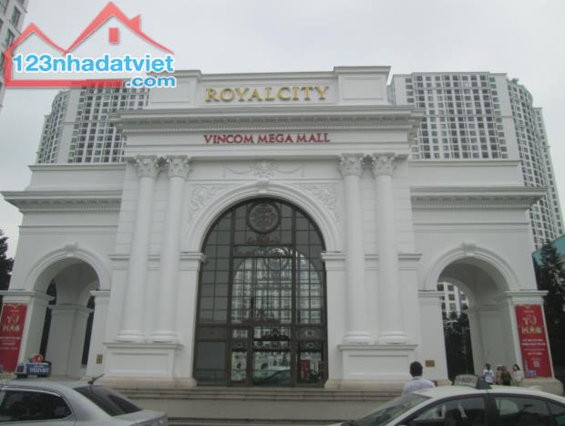 CC bán nhà 2 mặt phố Nguyễn Trãi sầm uất gần Royal City 61m2 chỉ 13.48 tỷ. LH 0989.62.6116 - 2