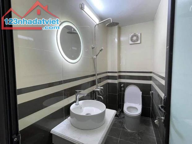 Bán nhà lô góc Khương Đình, 6 tầng thang máy, 42m , MT 5m , giá 6,2 tỷ Lh 0911000389 - 1