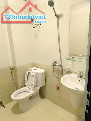 Bán nhà  Nguyên Hồng , DT 38mx4 tầng , 40m ra phố , MT 4m , giá 5,1 tỷ lh 0911002289 - 2