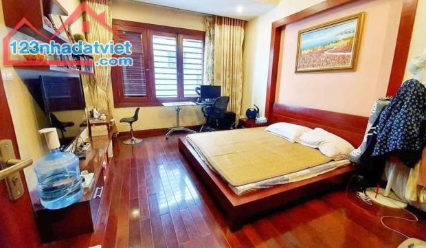 Tôi bán nhà mặt phố Đại La sầm uất gần chợ Mơ, MT rộng 120 m2 chỉ 29.9 tỷ. LH 0989626116 - 2