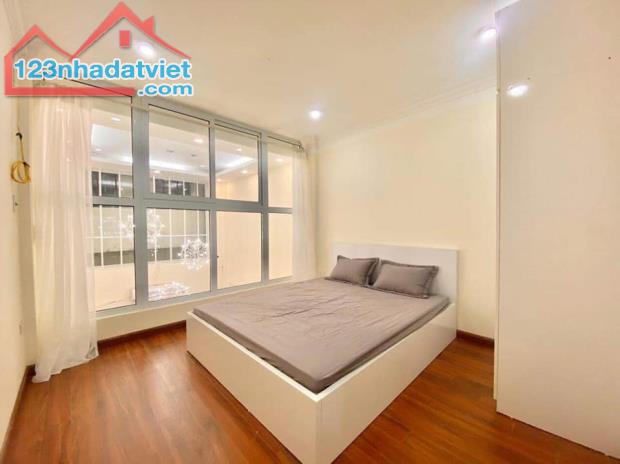 Nhà bán Phố cổ Hàng Bông 57 m2, 5 tầng, mặt tiền 5,5 m, kinh doanh cao cấp. - 1