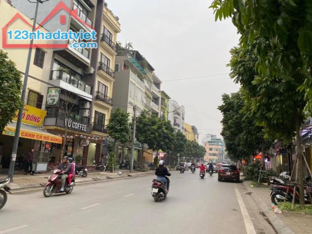 Gia đình cần bán nhà mặt phố Tân Xuân 110 m2 mặt tiền siêu đẹp kinh doanh đỉnh nhỉnh 9 tỷ.
