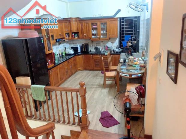 Bán nhà Ngõ 20 Mỹ Đình, 52m2, 5 tầng ,ô tô đỗ cửa ,lô góc,kinh doanh , giá  5 tỷ - 2