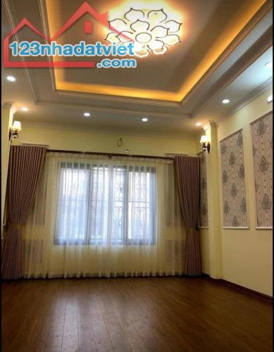 Bán nhà 5 tàng cách mặt phố Hoàng Cầu 10, Dt 52m2 Mt 5m, giá 9,5 tỷ, Lh 0842951516