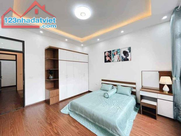 Bán nhà 5 tầng phố Nguyên Hồng Dt 45m2 Mt 4,5m Giá 6,5 tỷ Lh 0842851516 - 1