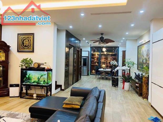 ĐẤT VÀNG PHÂN LÔ HOÀNG CẦU DT71m2 GARA + THANG MÁY,MẶT TIỀN RỘNG - 2