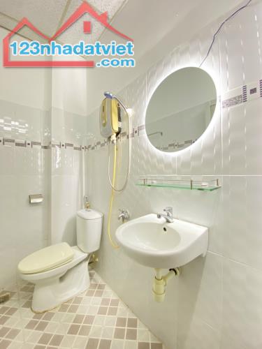 NHÀ MỚI ĐẸP KHU PHỐ TÂY FULL NỘI THẤT - TRẦN HƯNG ĐẠO QUẬN 1 - 4TẦNG 5PN 47M2 - CHỈ 9,4 TỶ - 2