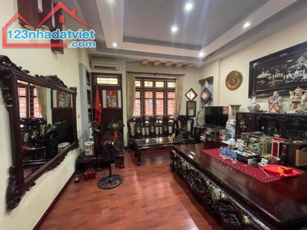 Nhà Phố Hoàng Quốc Việt - Cầu Giấy SAU PHỐ 58m2, MT 4m -Ô TÔ- KINH DOANH đầy đủ giá 11 tỷ