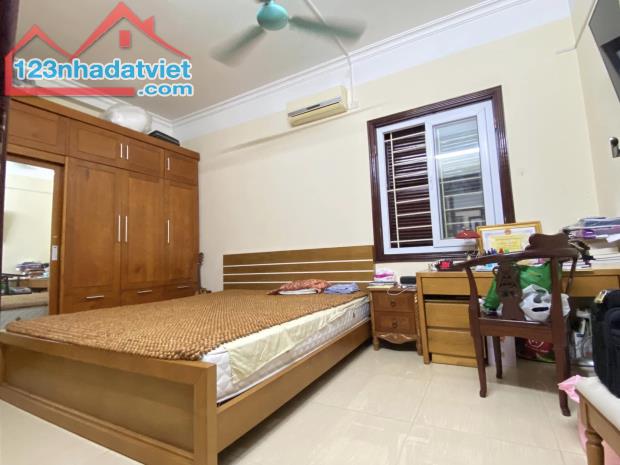 Ơ kìa phố Lạc Long Quân Tây Hồ  60m2 7T thang máy oto tránh 14,5 tỷ .