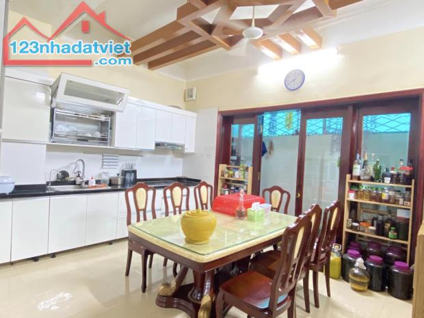 Ơ kìa phố Lạc Long Quân Tây Hồ  60m2 7T thang máy oto tránh 14,5 tỷ . - 2