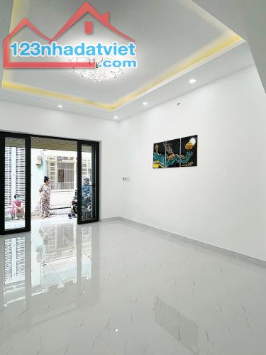 Kẹt Bank, bán gấp nhà HXH CMT8, Quận 3, 80m2, chỉ 15 tỷ 600