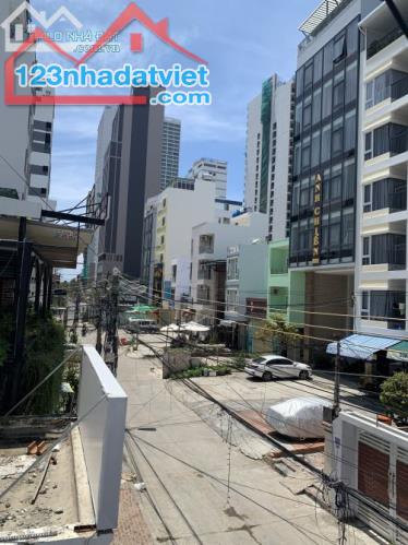 Bán nhà mặt tiền Trần Quang Khải sát biển 4 tầng 93m2 giá bèo 21 tỉ