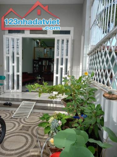 Nhà Cấp 4 ngay trường TN Tân Phú Trung giá 870tr, lh trực tiếp xem nhà