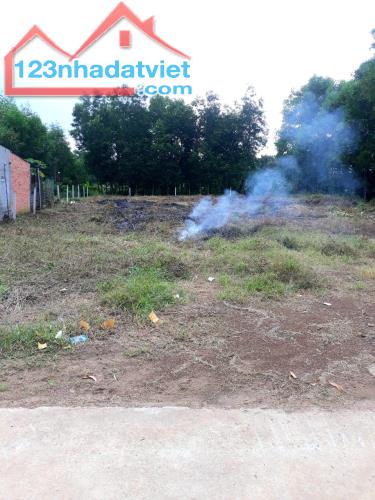 Bán 1233m2, mặt giáp đường bê tông 24m, có sẵn 150m2 thổ cư, nở hậu - 1