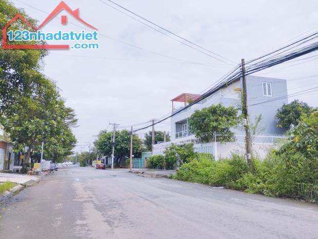 Cần bán nền đất mặt tiền đường lớn 20m, thuận lợi cho kinh doanh thuộc KDC Kiến Á, Q9 - 3