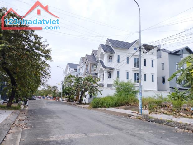 Cần bán nền đất mặt tiền đường lớn 20m, thuận lợi cho kinh doanh thuộc KDC Kiến Á, Q9 - 4